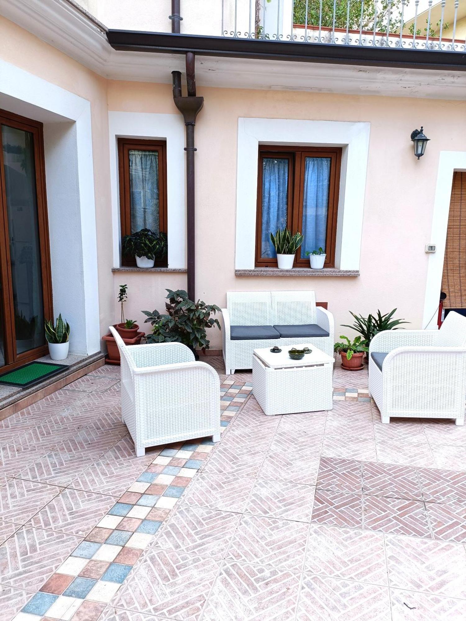 Giarranas House - Apartment With Coutyard Villacidro Bagian luar foto