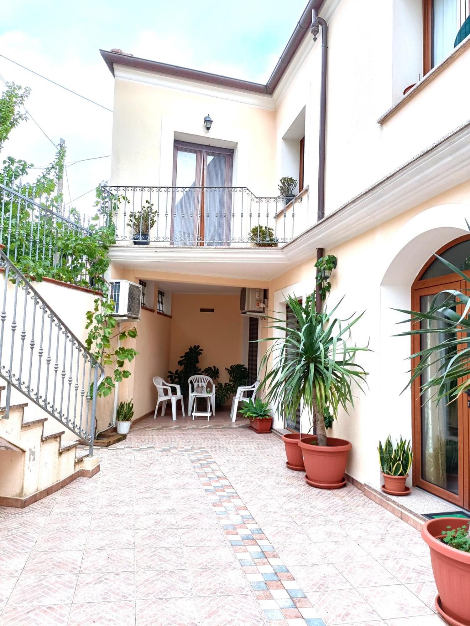 Giarranas House - Apartment With Coutyard Villacidro Bagian luar foto
