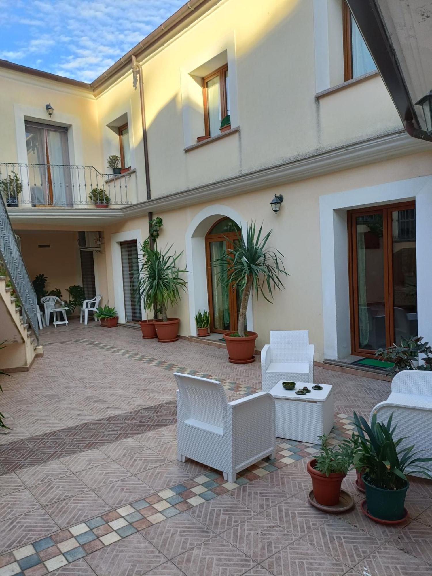 Giarranas House - Apartment With Coutyard Villacidro Bagian luar foto